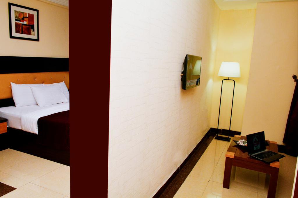 Sweet Spirit Hotel And Suites Danag - 포트하커트 외부 사진